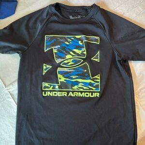 Boy’s medium black under armour shirt